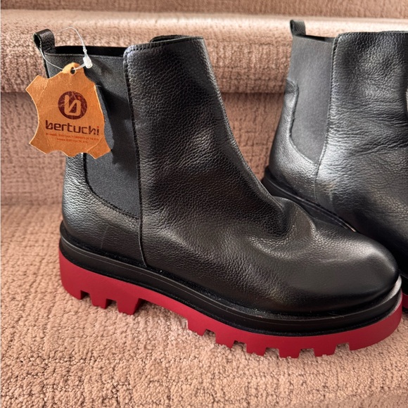 Women NEW BERTUCHI Made In Spain Black Leather Lug Sole Chelsea Boots US… - Picture 2 of 10